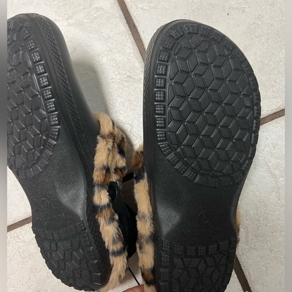 Sweet Treasures black Croc-like shoes with leopard fur- new with tags- Size 9 - Picture 2 of 3